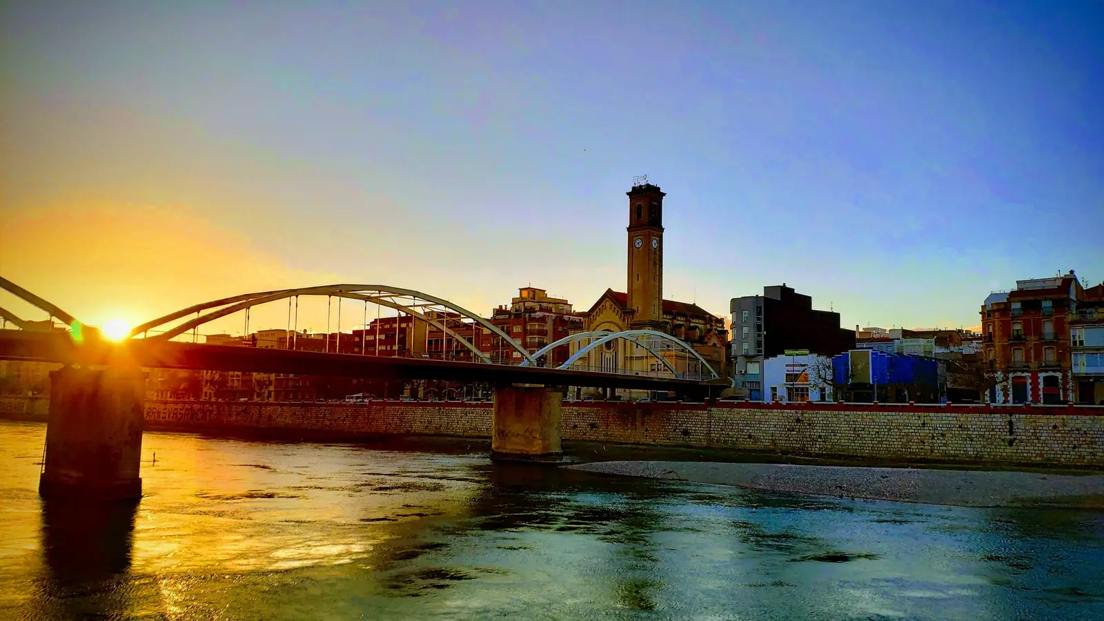 Sunset behind the iron bridge over the Ebro