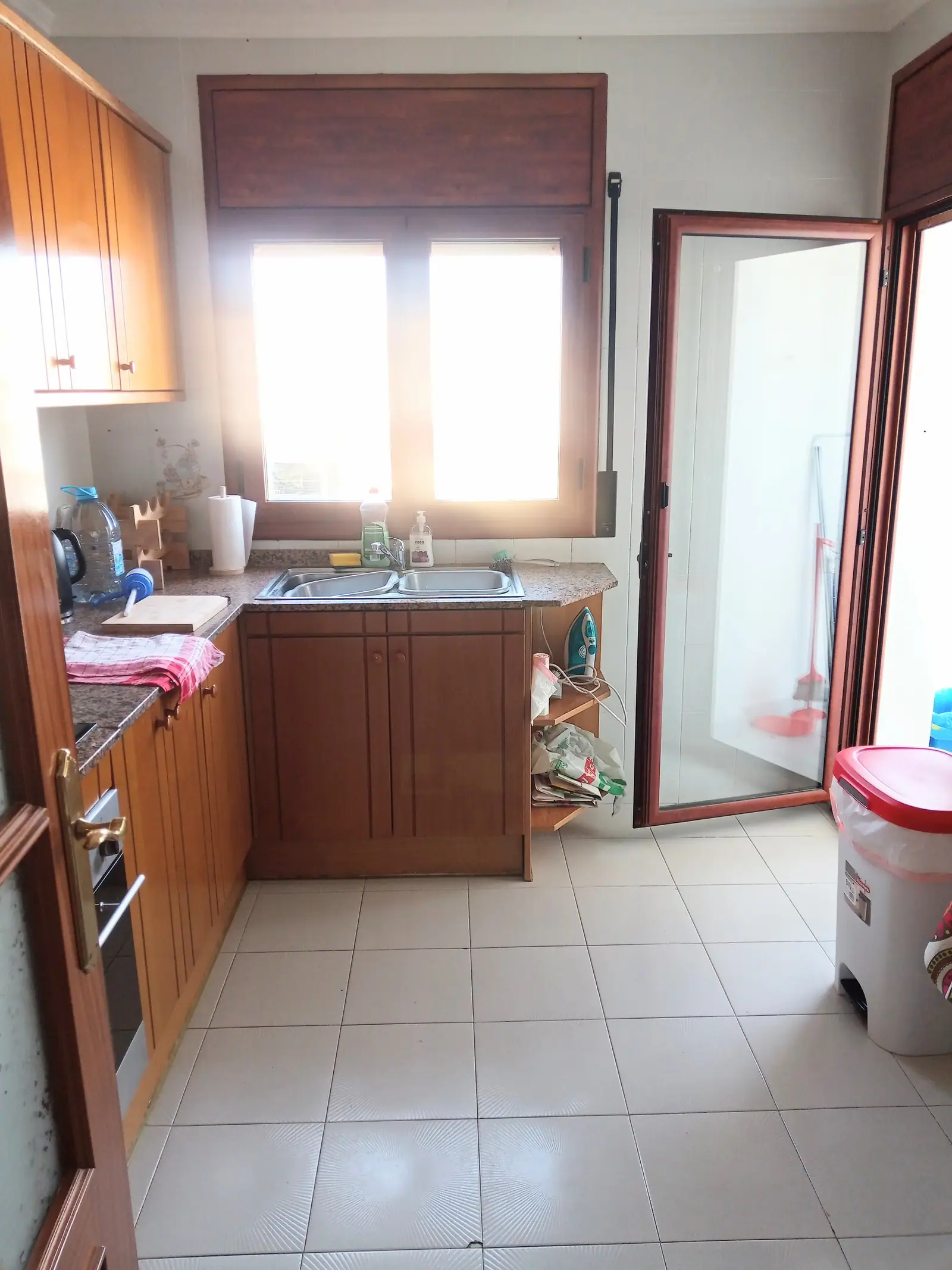 Separate fully equipped kitchen with oven, hob and utility access