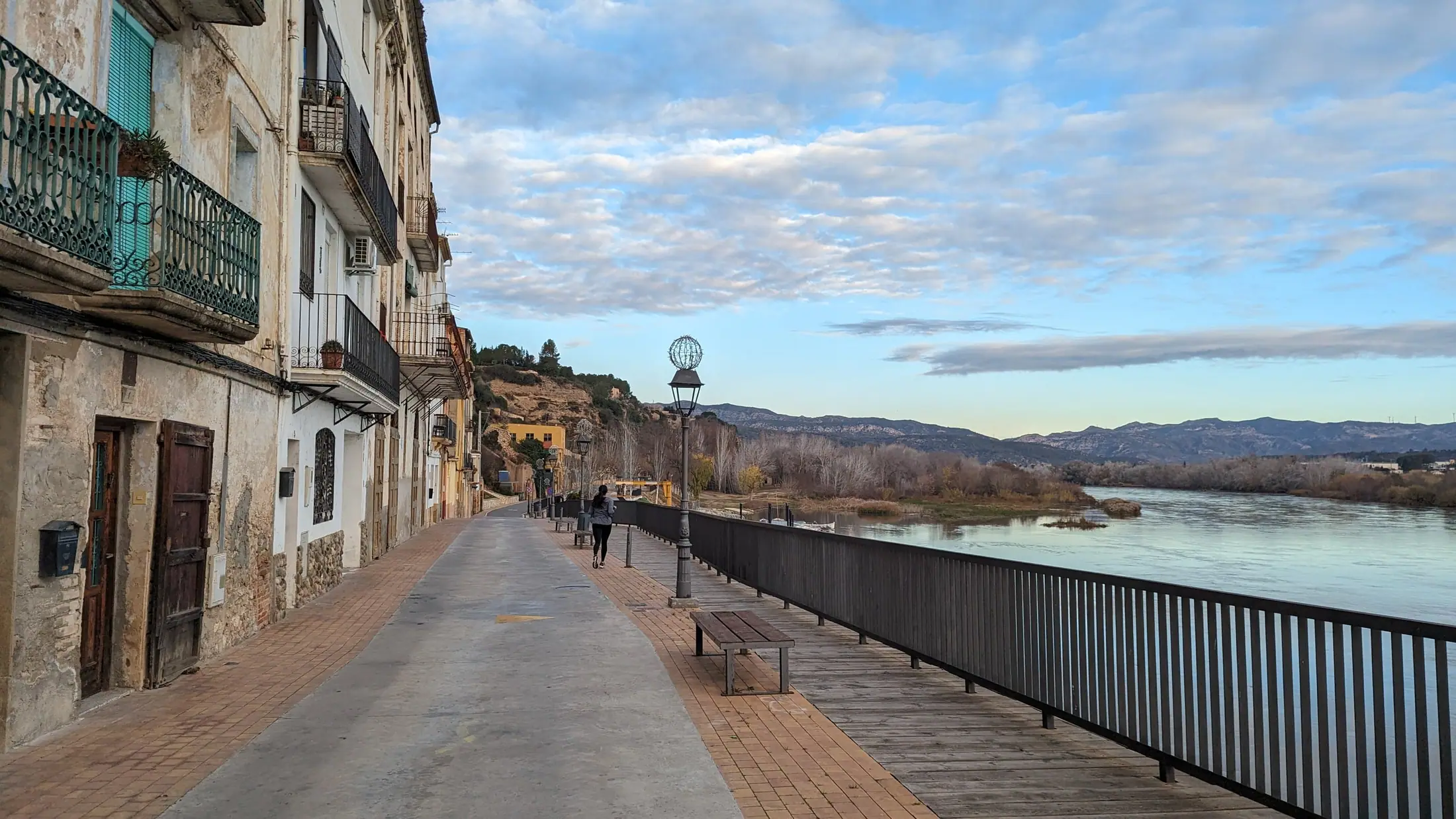 The riverside promenade in Móra d'Ebre